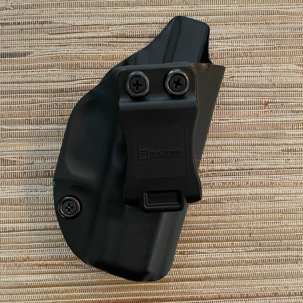 Badger IWB black holster fits Glock 26, 27, 33